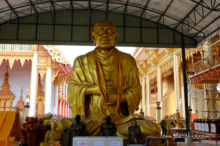 Wat Rat Prakhong Tham