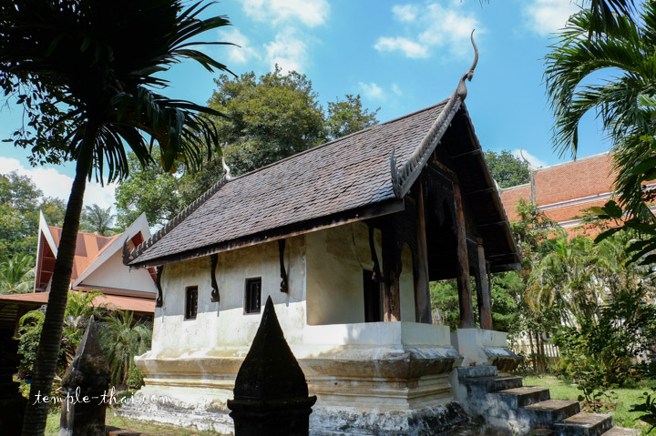 Wat Trai Phum Khanachan