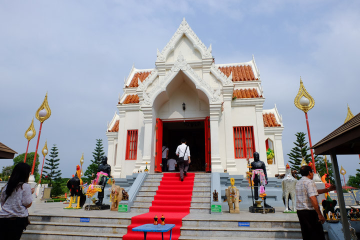 Naresuan Shrine