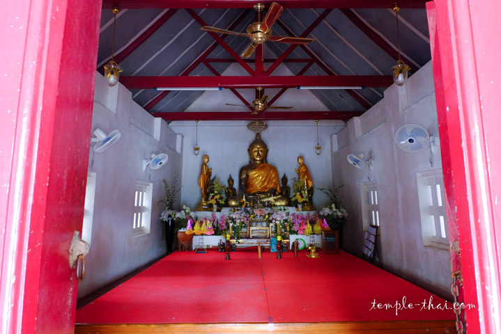 bouddha placé dans la salle