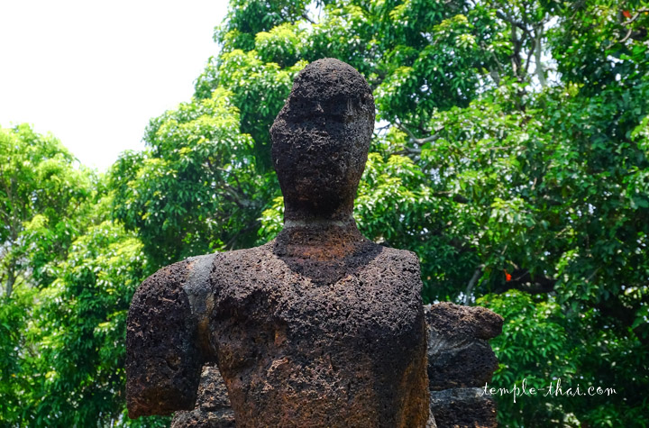bouddha en latérite Wat Pa Muet Nok