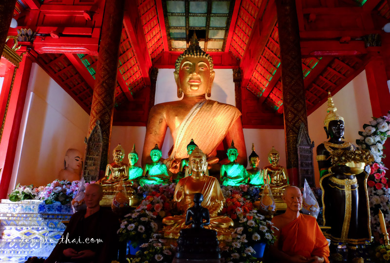 bouddha principal vu en contre-plongée Wat Pha Khao